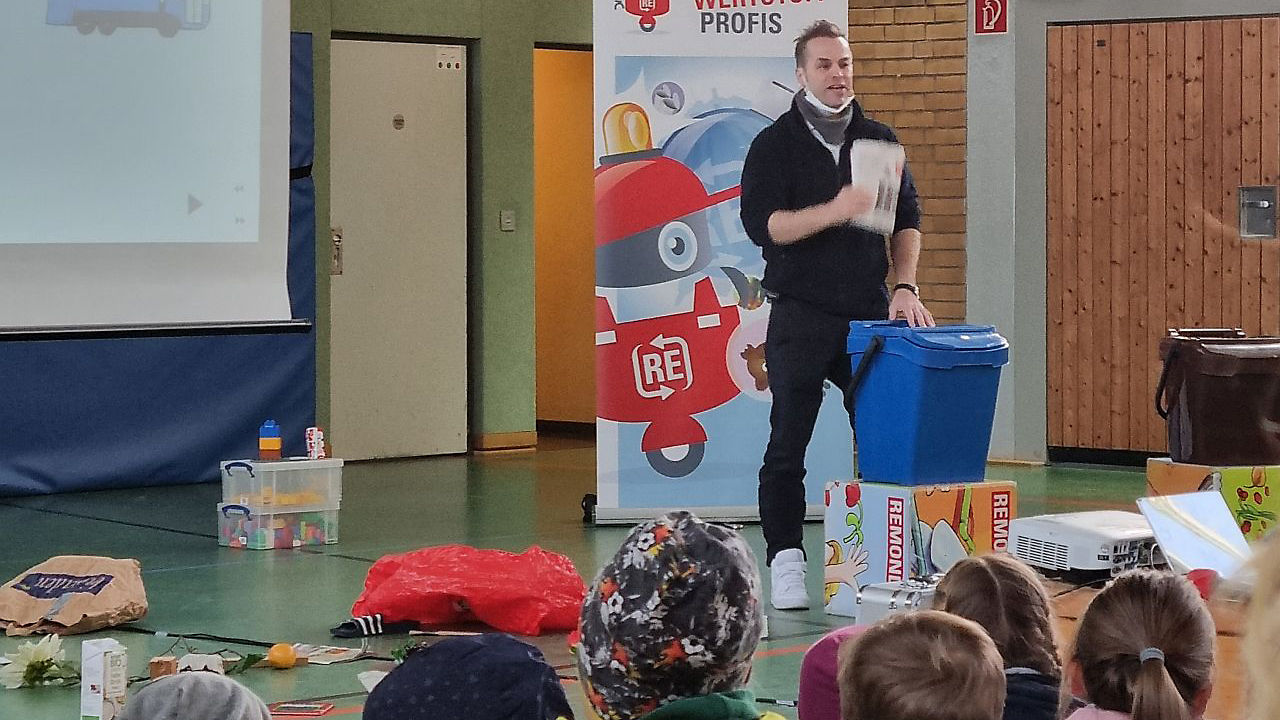 Darsteller des Mitmachtheaters in Aktion